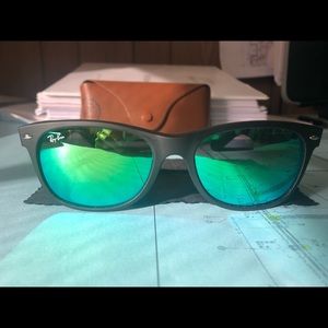 Ray-Bans New Wayfarer